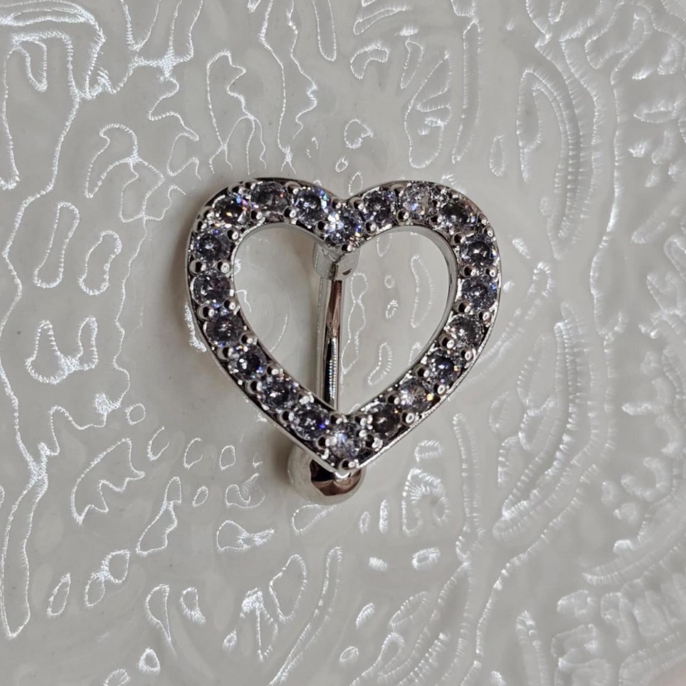 Heart-shaped Bellybutton Ring - Picture 2 of 2